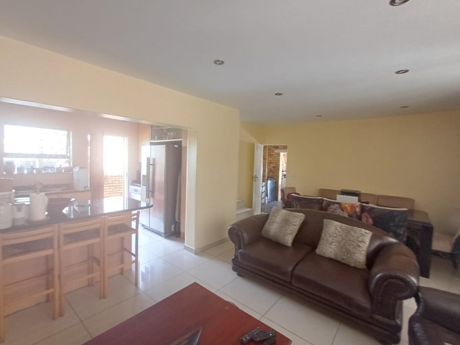 To Let 3 Bedroom Property for Rent in Olivedale Gauteng