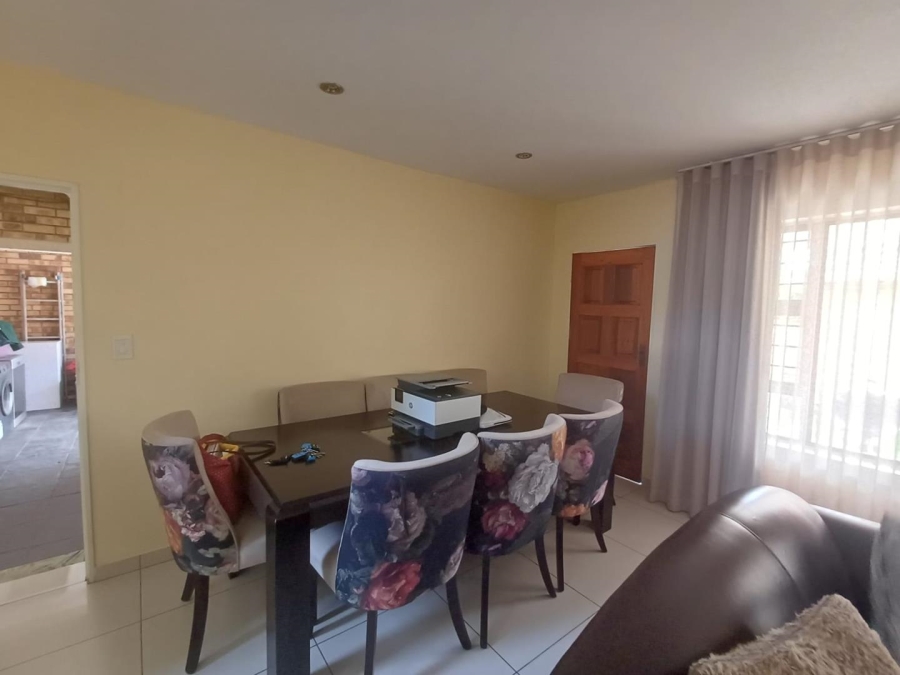 To Let 3 Bedroom Property for Rent in Olivedale Gauteng