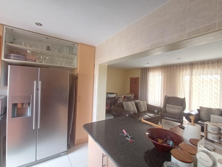 To Let 3 Bedroom Property for Rent in Olivedale Gauteng