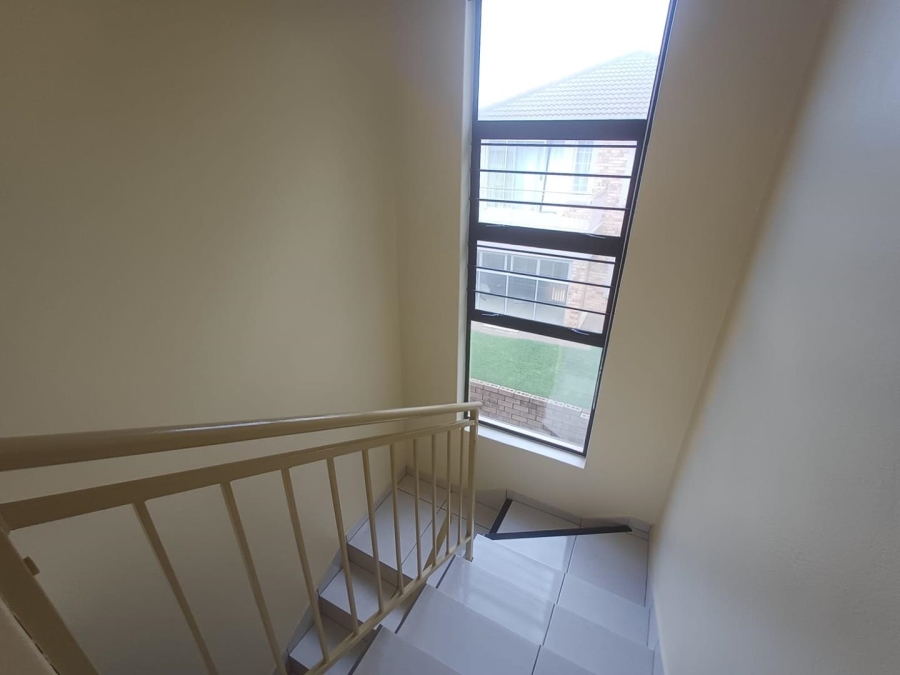 To Let 3 Bedroom Property for Rent in Olivedale Gauteng