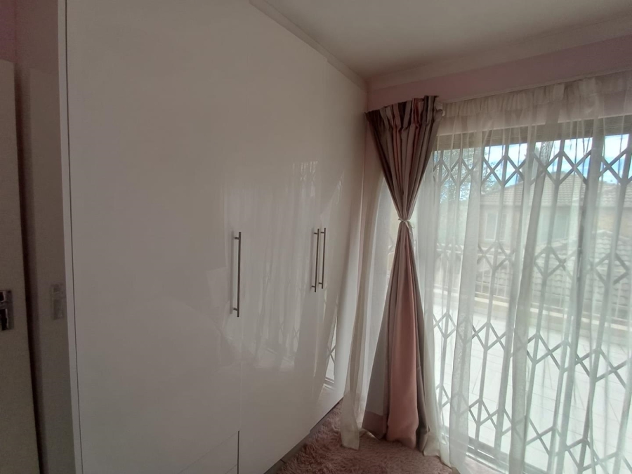 To Let 3 Bedroom Property for Rent in Olivedale Gauteng
