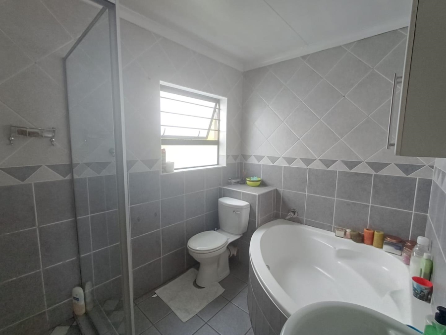To Let 3 Bedroom Property for Rent in Olivedale Gauteng