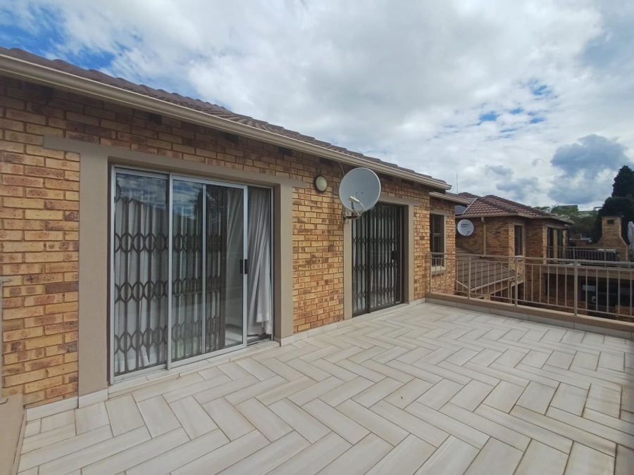 To Let 3 Bedroom Property for Rent in Olivedale Gauteng