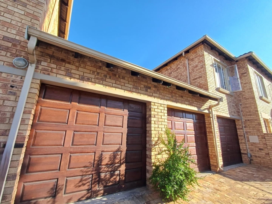 To Let 3 Bedroom Property for Rent in Olivedale Gauteng