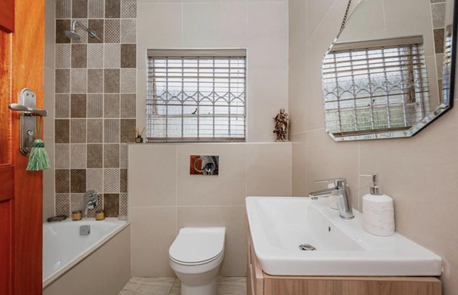 3 Bedroom Property for Sale in Mulbarton Gauteng