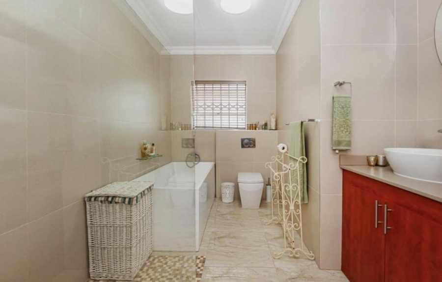 3 Bedroom Property for Sale in Mulbarton Gauteng