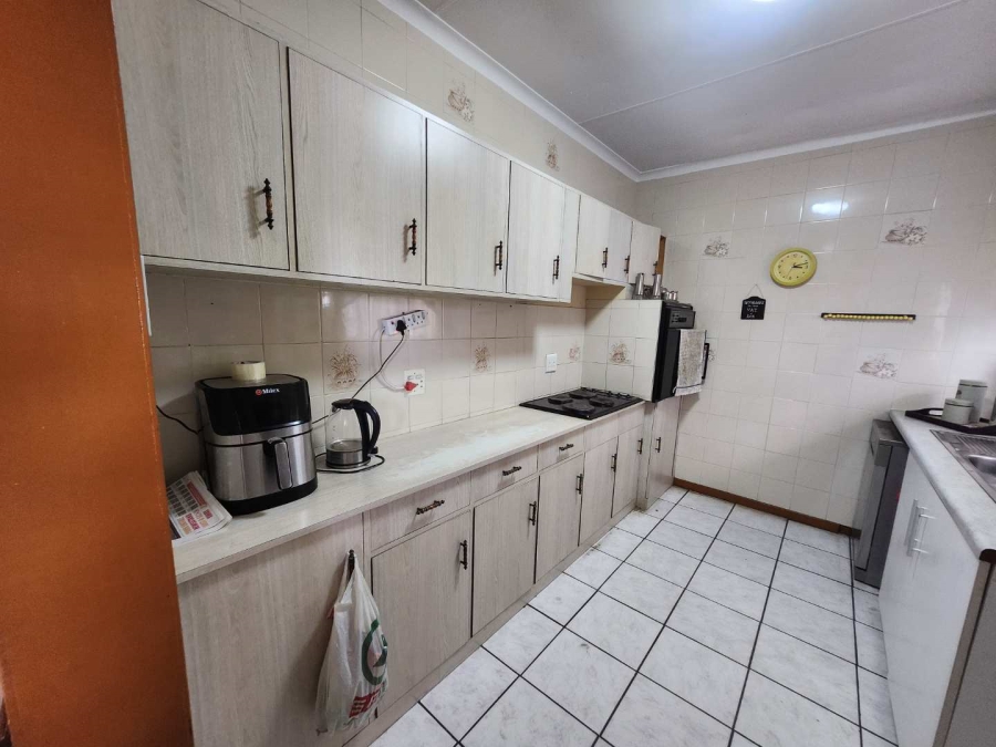 4 Bedroom Property for Sale in Verwoerdpark Gauteng