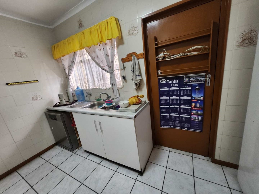 4 Bedroom Property for Sale in Verwoerdpark Gauteng