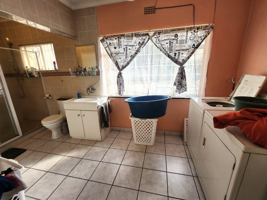4 Bedroom Property for Sale in Verwoerdpark Gauteng