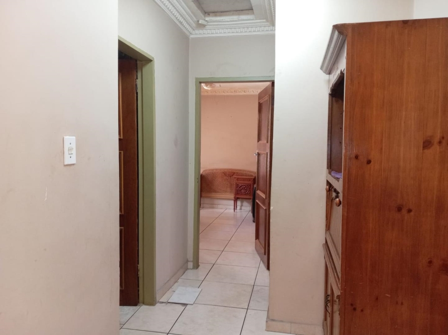 5 Bedroom Property for Sale in Lenasia Gauteng