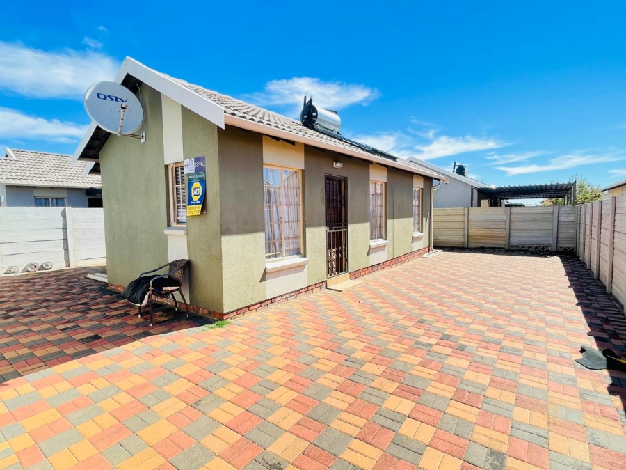 3 Bedroom Property for Sale in Sky City Gauteng