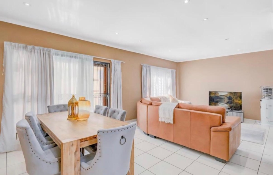 3 Bedroom Property for Sale in Mulbarton Gauteng