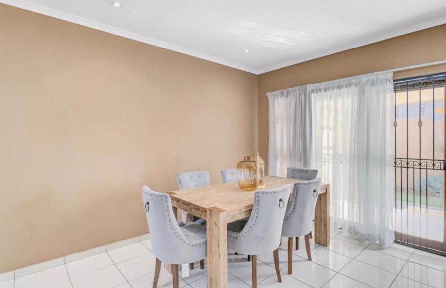 3 Bedroom Property for Sale in Mulbarton Gauteng