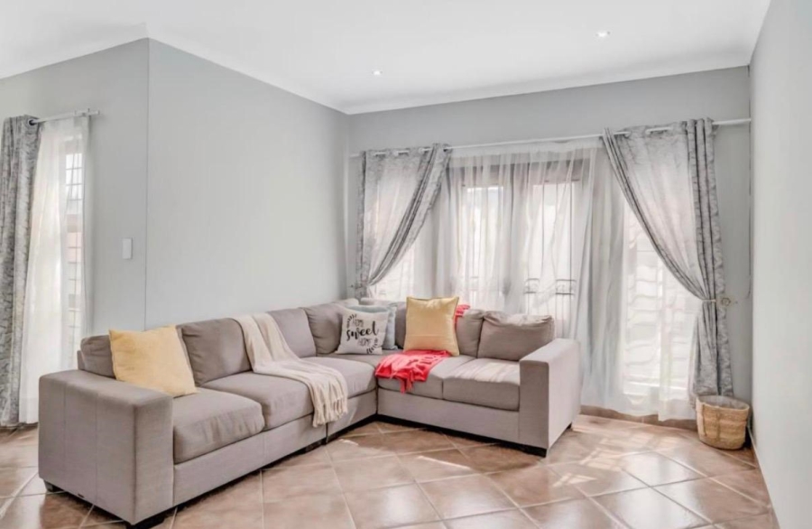 3 Bedroom Property for Sale in Mulbarton Gauteng