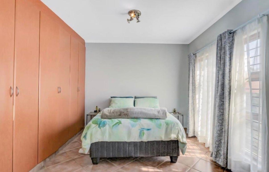 3 Bedroom Property for Sale in Mulbarton Gauteng