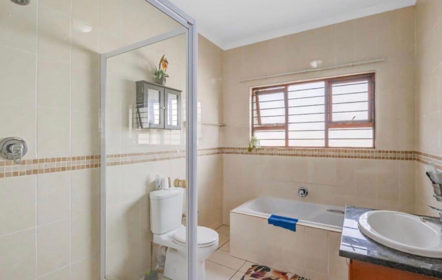 3 Bedroom Property for Sale in Mulbarton Gauteng