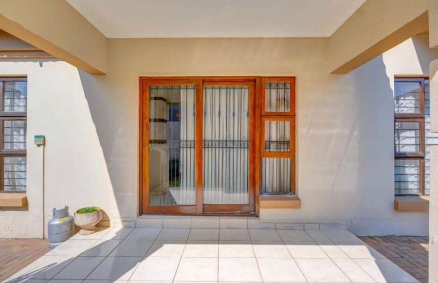 3 Bedroom Property for Sale in Mulbarton Gauteng