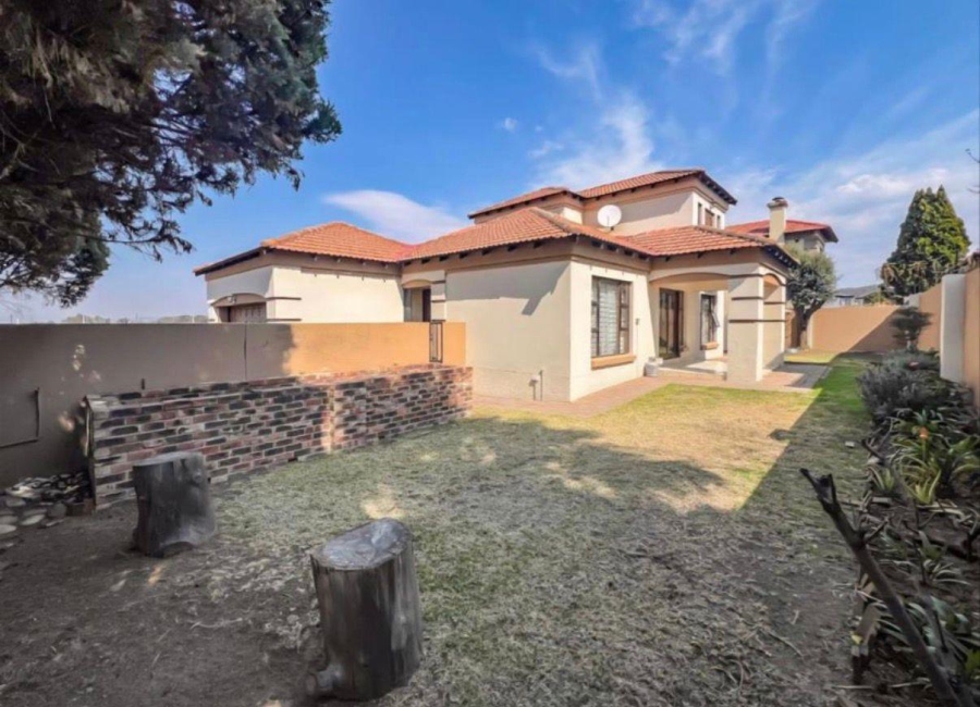 3 Bedroom Property for Sale in Mulbarton Gauteng