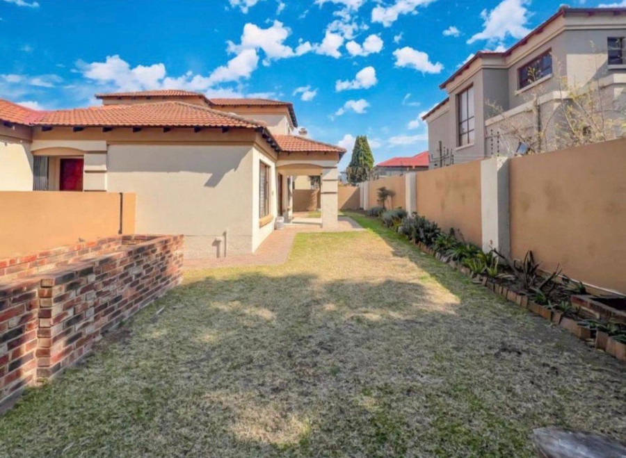 3 Bedroom Property for Sale in Mulbarton Gauteng