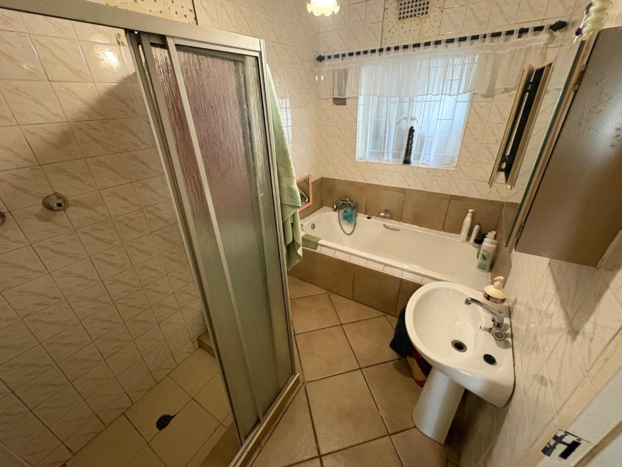 3 Bedroom Property for Sale in Rothdene Gauteng