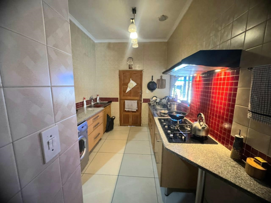 5 Bedroom Property for Sale in Mountain View Gauteng