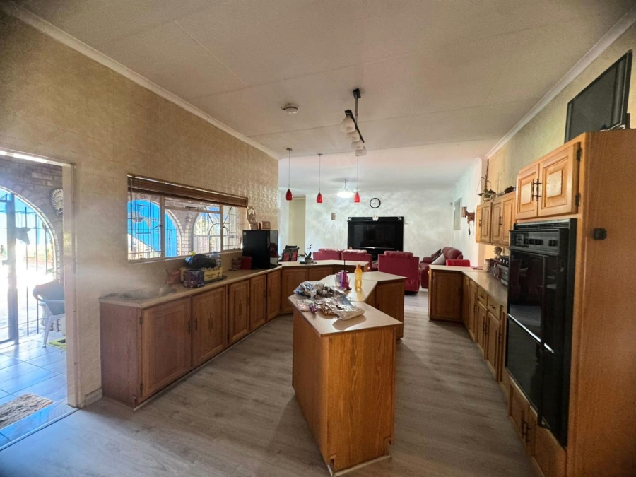 5 Bedroom Property for Sale in Mountain View Gauteng