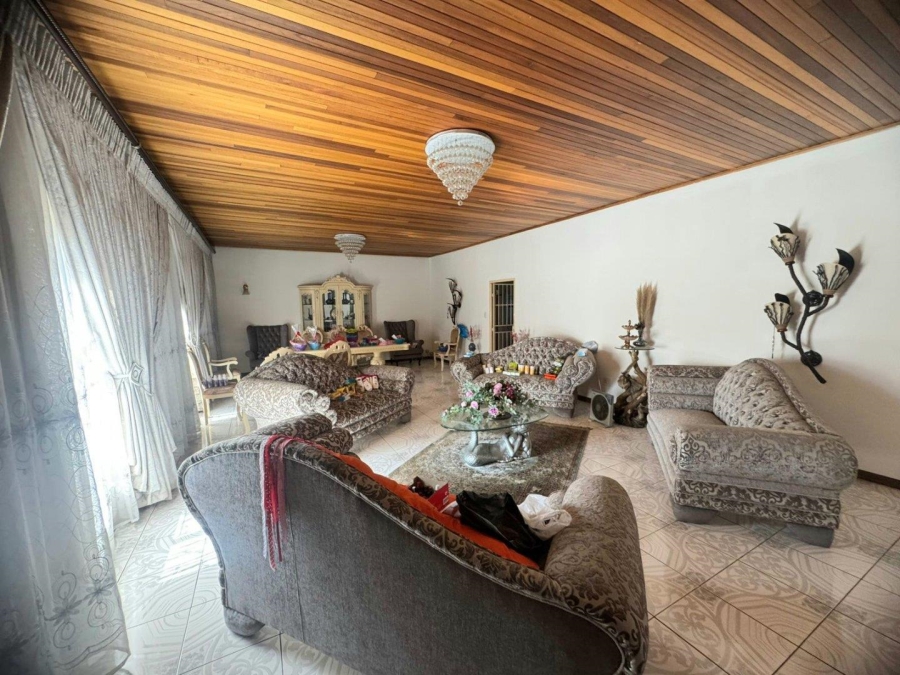 5 Bedroom Property for Sale in Mountain View Gauteng