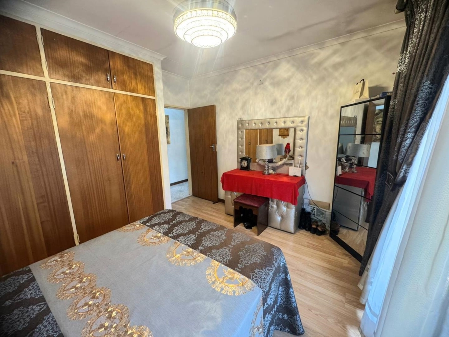5 Bedroom Property for Sale in Mountain View Gauteng