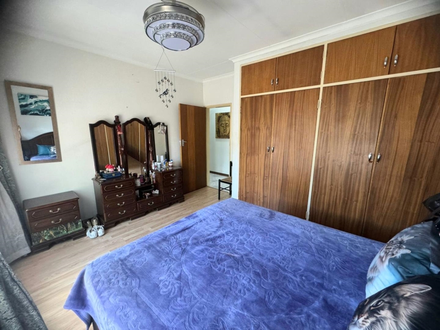 5 Bedroom Property for Sale in Mountain View Gauteng