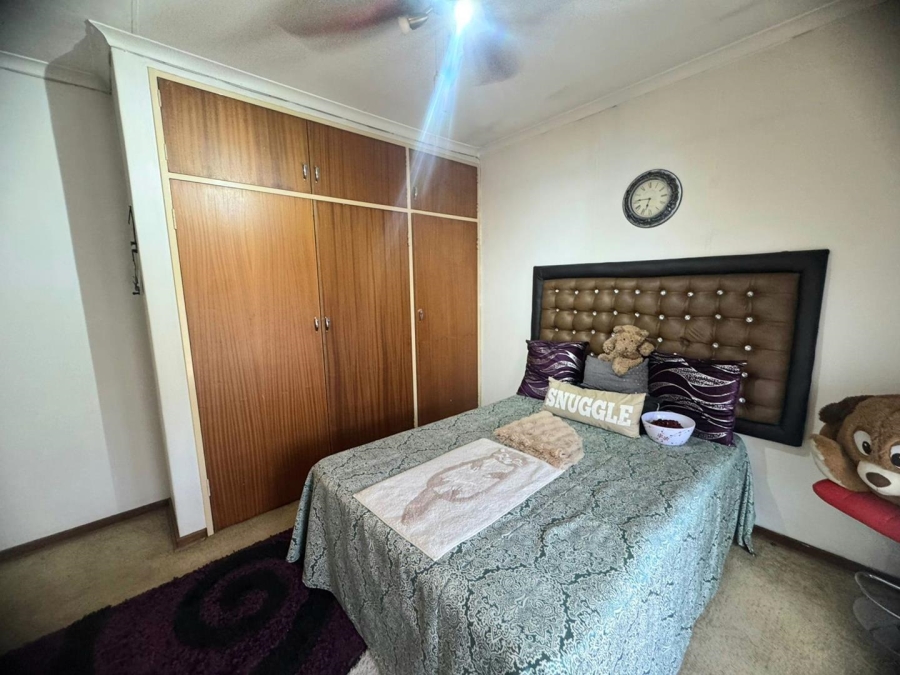 5 Bedroom Property for Sale in Mountain View Gauteng