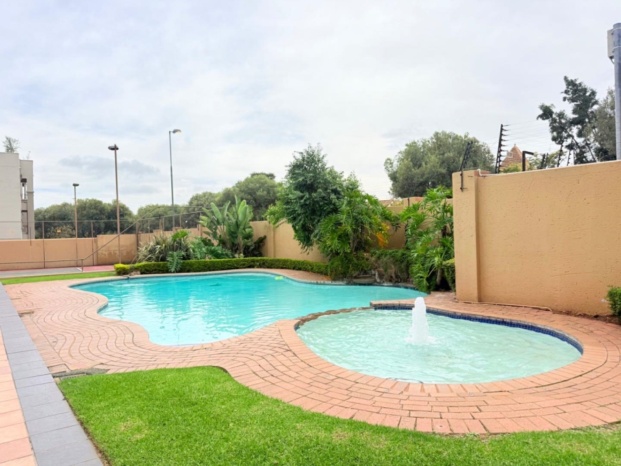 1 Bedroom Property for Sale in Lonehill Gauteng