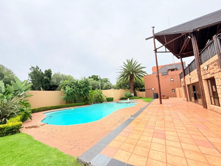 1 Bedroom Property for Sale in Lonehill Gauteng