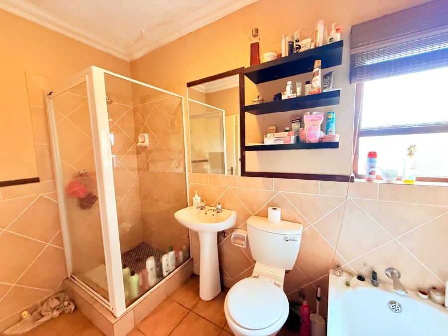 1 Bedroom Property for Sale in Lonehill Gauteng