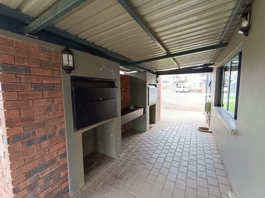 2 Bedroom Property for Sale in Amberfield Valley Gauteng