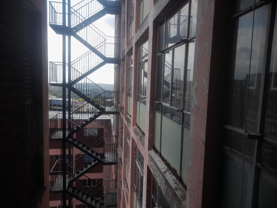 1 Bedroom Property for Sale in Hillbrow Gauteng