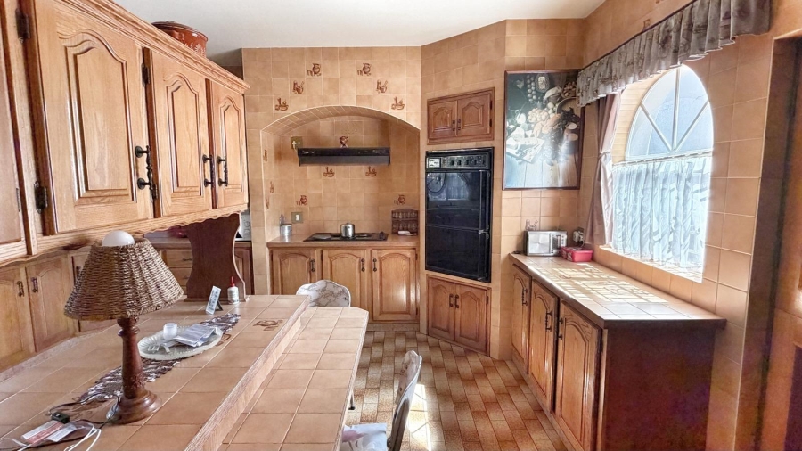 5 Bedroom Property for Sale in The Hill Gauteng