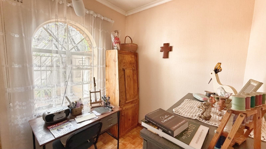 5 Bedroom Property for Sale in The Hill Gauteng