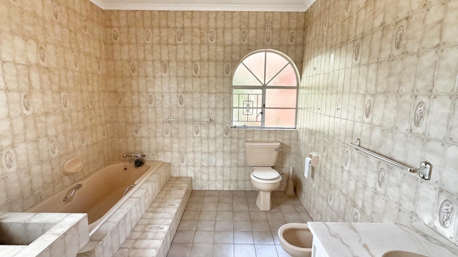 5 Bedroom Property for Sale in The Hill Gauteng