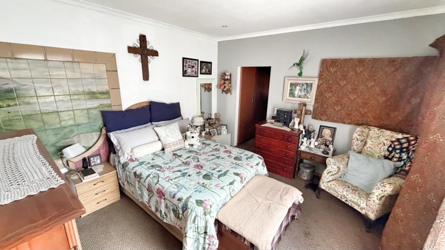 5 Bedroom Property for Sale in The Hill Gauteng