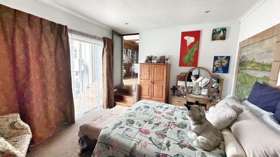 5 Bedroom Property for Sale in The Hill Gauteng