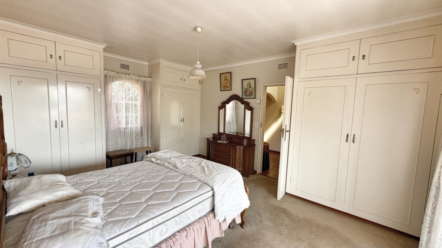 5 Bedroom Property for Sale in The Hill Gauteng