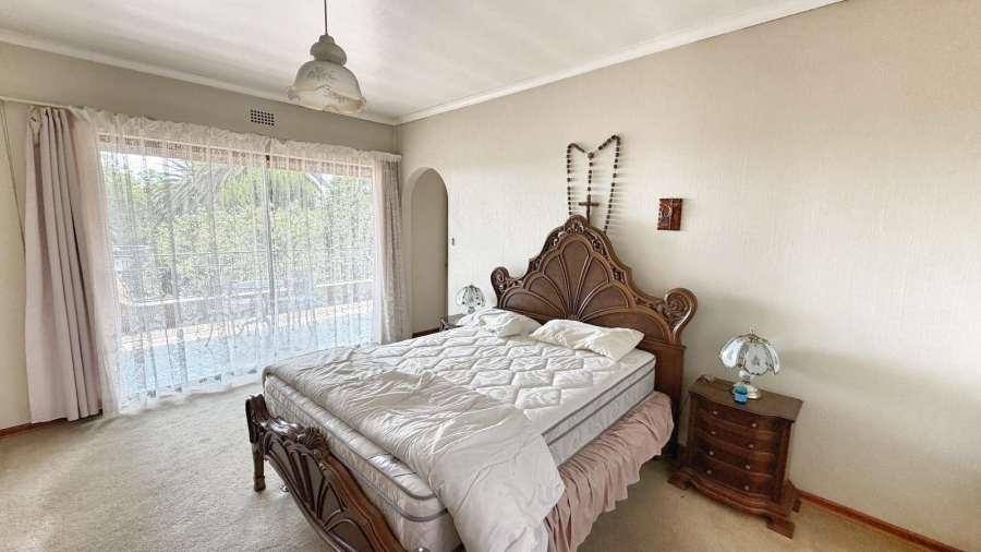 5 Bedroom Property for Sale in The Hill Gauteng