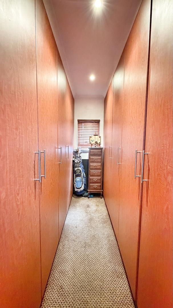 5 Bedroom Property for Sale in The Hill Gauteng