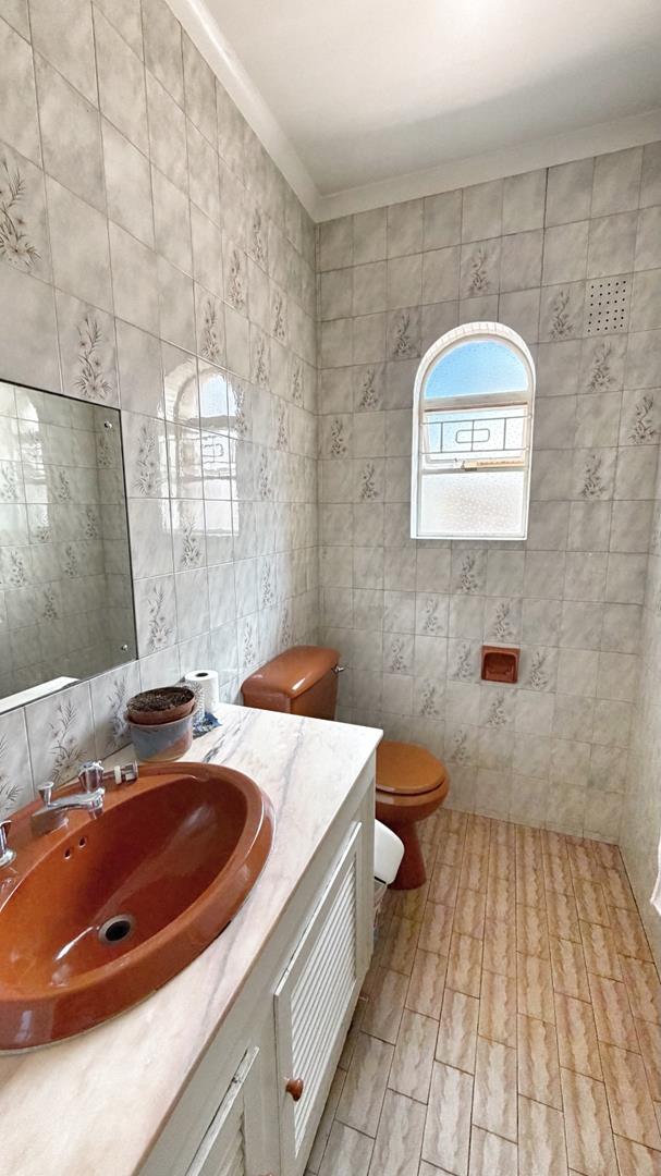 5 Bedroom Property for Sale in The Hill Gauteng