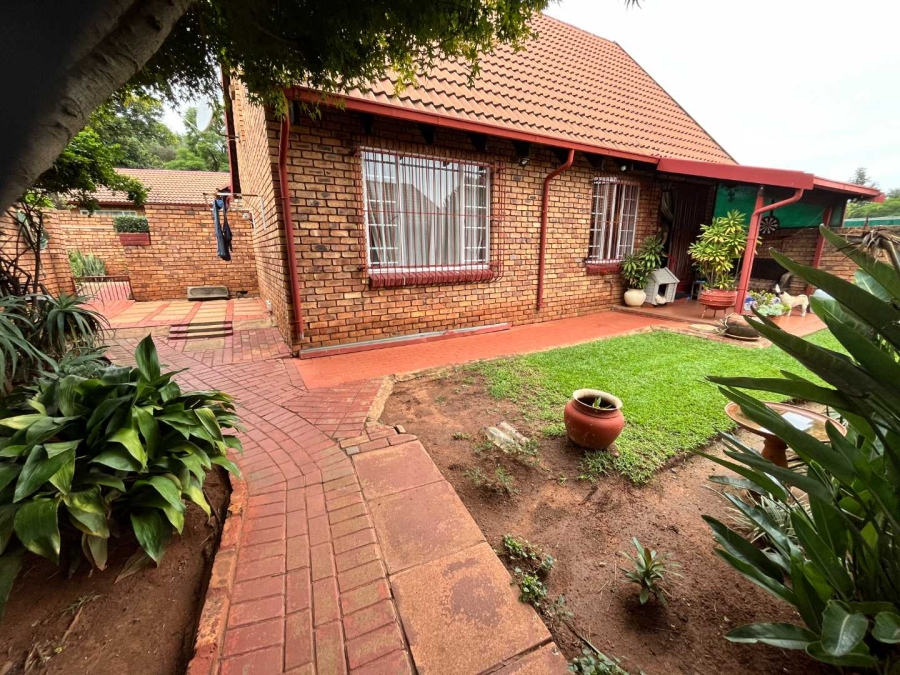 3 Bedroom Property for Sale in Weavind Park Gauteng