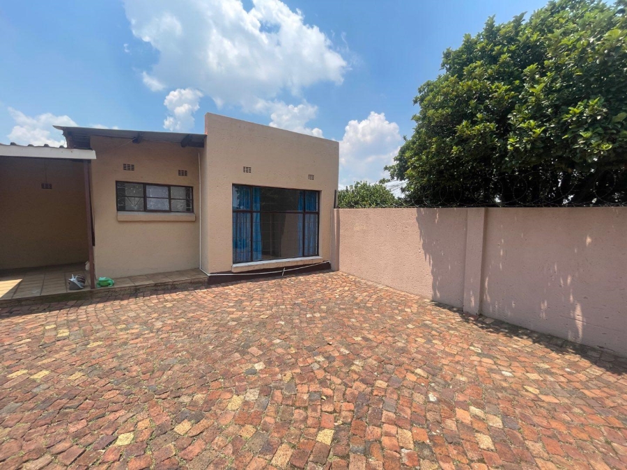 To Let 2 Bedroom Property for Rent in Homestead Gauteng
