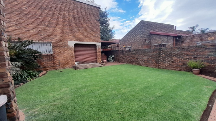 4 Bedroom Property for Sale in Edleen Gauteng