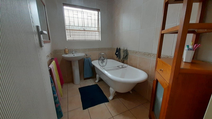 4 Bedroom Property for Sale in Edleen Gauteng