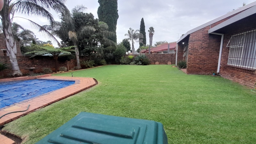 4 Bedroom Property for Sale in Edleen Gauteng