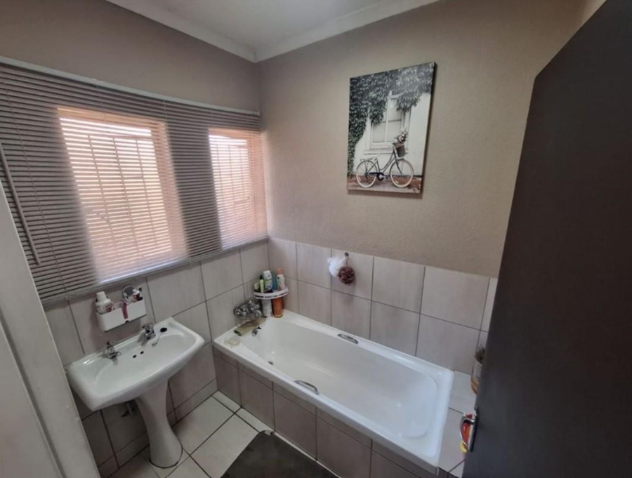 3 Bedroom Property for Sale in Birchleigh North Gauteng